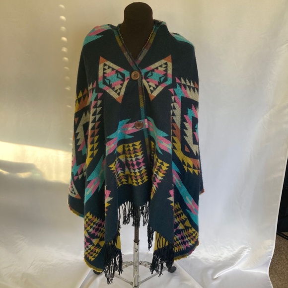 Beautiful Hooded Native Print Poncho - Picture 9 of 15